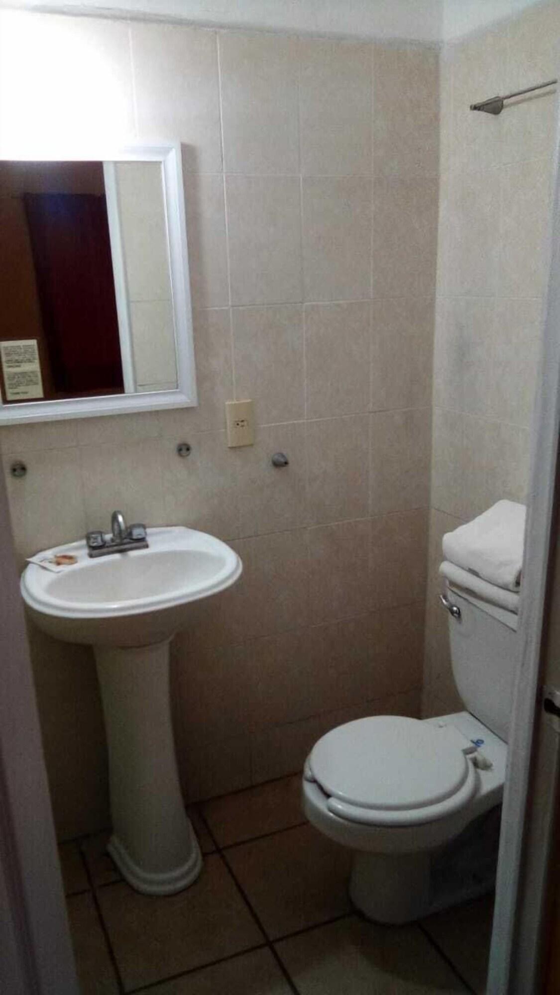 Hotel Castilla Y Leon Guadalajara Ngoại thất bức ảnh