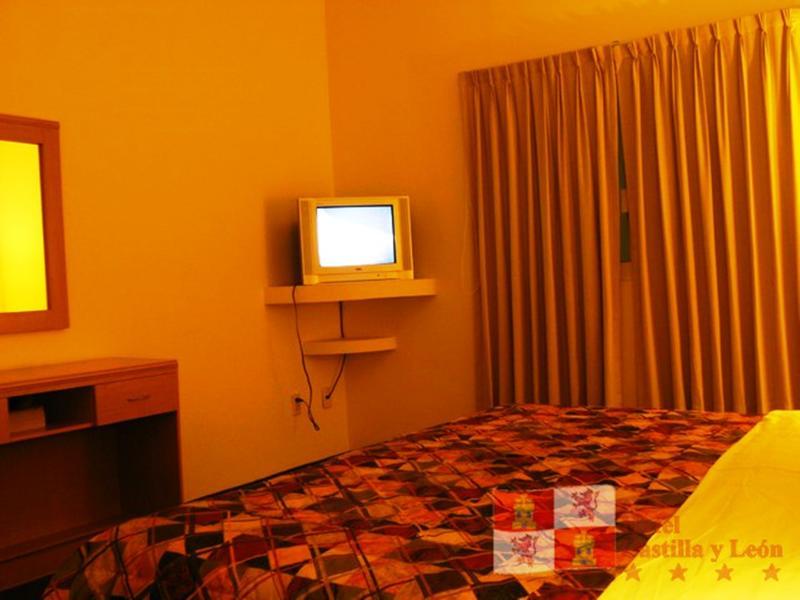Hotel Castilla Y Leon Guadalajara Ngoại thất bức ảnh